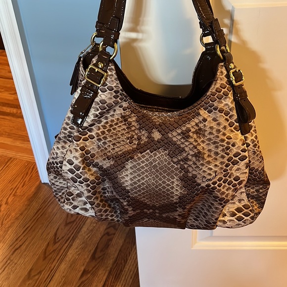 Coach faux snake skin shoulder bag with gold hardware! - Picture 6 of 8